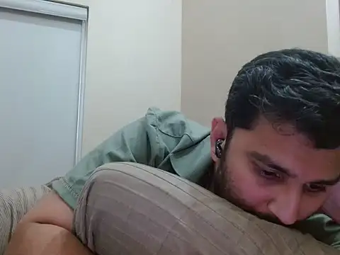 Snapshot of robintoit chatting on February 14, 8:44 am robintoit online show from February 14, 8:44 am