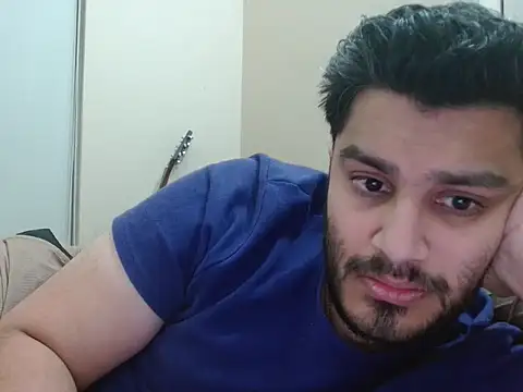 Snapshot of robintoit chatting on February 18, 8:27 pm robintoit online show from February 18, 8:27 pm