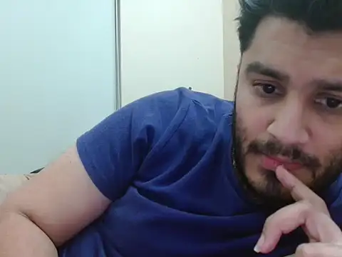 Snapshot of robintoit chatting on February 19, 8:49 pm robintoit online show from February 19, 8:49 pm