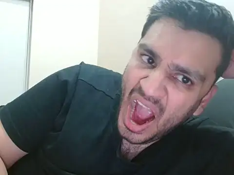 Snapshot of robintoit chatting on June 24, 4:50 pm robintoit online show from June 24, 4:50 pm