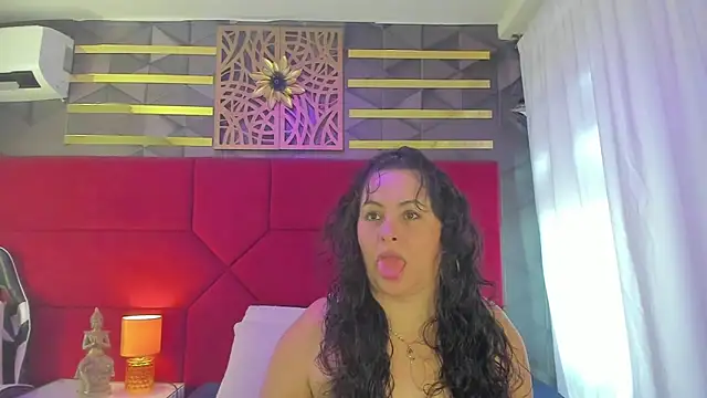 Snapshot of hanny_milf chatting on June 26, 11:58 am hanny milf online show from June 26, 11:58 am