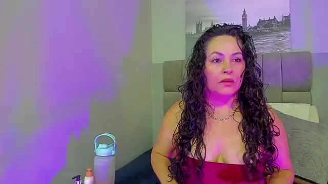 Snapshot of hanny_milf chatting on July 17, 12:01 pm hanny milf online show from July 17, 12:01 pm