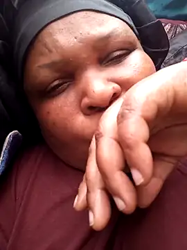 Snapshot of HOTSUGARX5 chatting on December 18, 9:25 am HOTSUGARX5 online show from December 18, 9:25 am