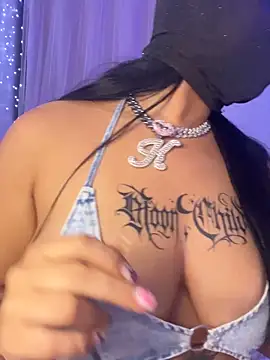 Snapshot of kamila_french chatting on November 18, 8:46 pm kamila french online show from November 18, 8:46 pm