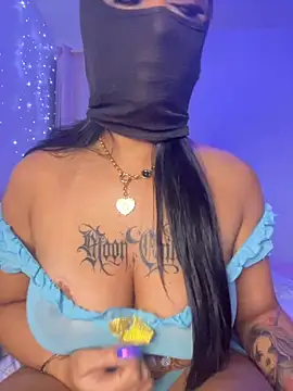 Snapshot of kamila_french chatting on November 22, 11:26 pm kamila french online show from November 22, 11:26 pm