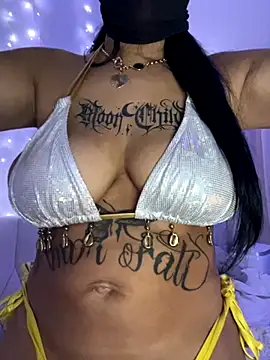 Snapshot of kamila_french chatting on December 3, 10:08 pm kamila french online show from December 3, 10:08 pm