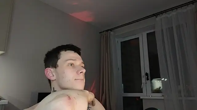 Snapshot of R1mmo__ chatting on November 3, 4:08 pm R1mmo online show from November 3, 4:08 pm