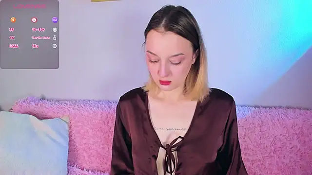 Snapshot of CrystalRey chatting on November 1, 8:16 am CrystalRey online show from November 1, 8:16 am