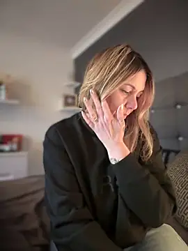 blondebitch2 online show from January 29, 3:04 pm