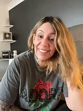 blondebitch2 online show from February 3, 12:14 pm