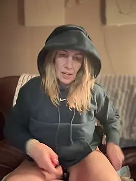 blondebitch2 online show from February 8, 1:00 am