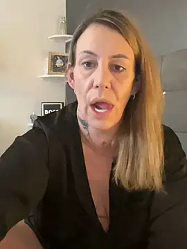 blondebitch2 online show from February 10, 1:11 pm