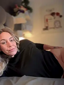 blondebitch2 online show from November 11, 10:04 am