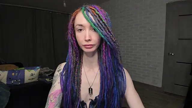 Snapshot of Roxy_Silver chatting on December 17, 7:04 pm Roxy Silver online show from December 17, 7:04 pm