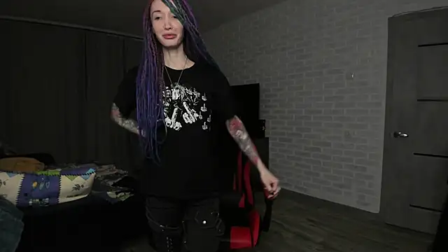 Snapshot of Roxy_Silver chatting on December 17, 11:16 pm Roxy Silver online show from December 17, 11:16 pm