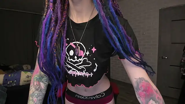 Snapshot of Roxy_Silver chatting on December 27, 7:57 pm Roxy Silver online show from December 27, 7:57 pm