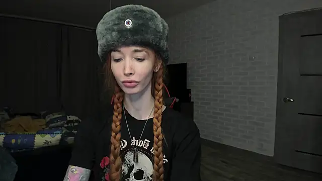 Snapshot of Roxy_Silver chatting on February 18, 10:14 pm Roxy Silver online show from February 18, 10:14 pm