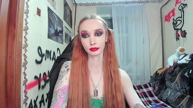 Snapshot of Roxy_Silver chatting on February 21, 1:00 am Roxy Silver online show from February 21, 1:00 am