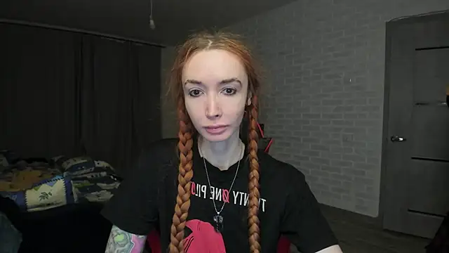 Snapshot of Roxy_Silver chatting on February 21, 9:11 pm Roxy Silver online show from February 21, 9:11 pm