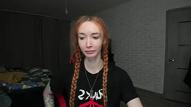 Snapshot of Roxy_Silver chatting on February 25, 1:52 am Roxy Silver online show from February 25, 1:52 am