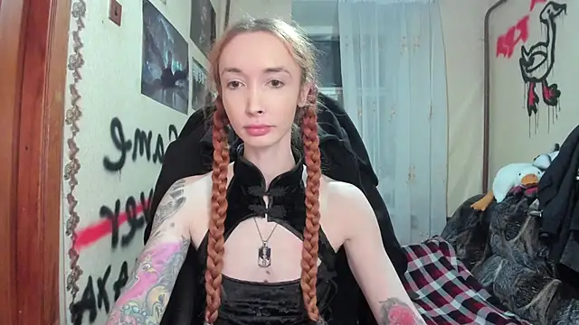 Snapshot of Roxy_Silver chatting on February 28, 7:25 pm Roxy Silver online show from February 28, 7:25 pm