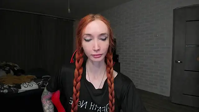 Snapshot of Roxy_Silver chatting on October 14, 4:19 pm Roxy Silver online show from October 14, 4:19 pm