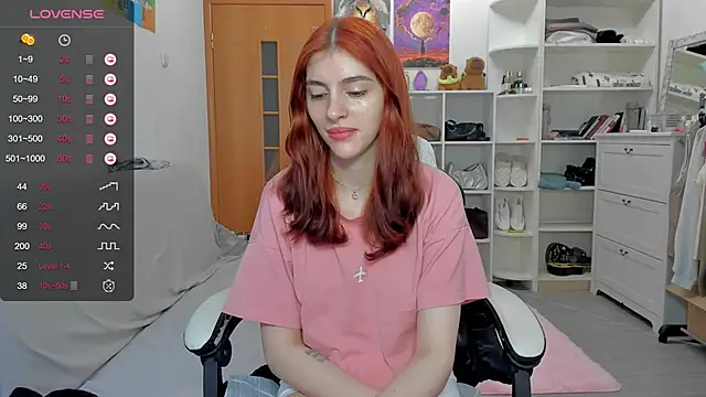 Snapshot of broosnica1 chatting on June 15, 7:10 am broosnica1 online show from June 15, 7:10 am