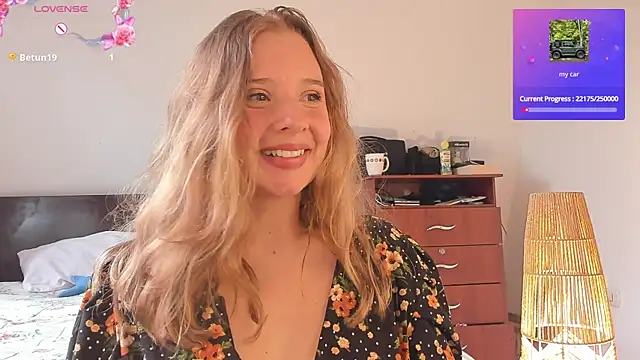 Snapshot of Sophy_Bunny chatting on July 11, 7:38 pm Sophy Bunny online show from July 11, 7:38 pm