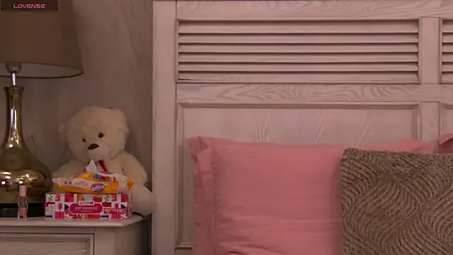 Snapshot of GinaMence chatting on February 16, 7:27 pm GinaMence online show from February 16, 7:27 pm