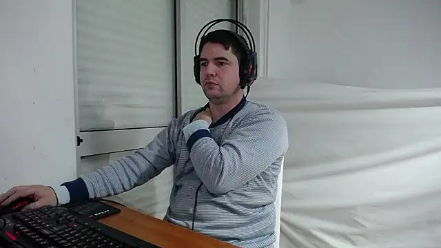 Snapshot of Kohaynewbie chatting on January 12, 8:03 pm Kohaynewbie online show from January 12, 8:03 pm