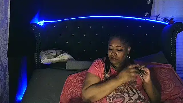 Snapshot of msyvette1970@xh chatting on January 16, 3:45 am msyvette1970xh online show from January 16, 3:45 am