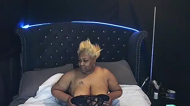 Snapshot of msyvette1970@xh chatting on March 2, 3:27 pm msyvette1970xh online show from March 2, 3:27 pm