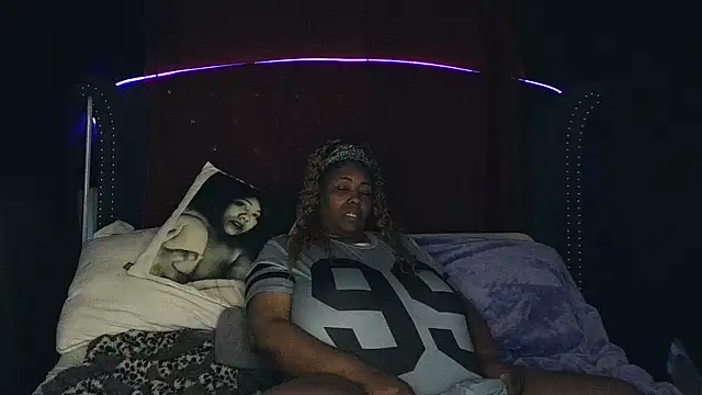 Snapshot of msyvette1970@xh chatting on November 30, 10:47 pm msyvette1970xh online show from November 30, 10:47 pm