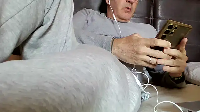 Snapshot of apollarda chatting on March 17, 11:53 am apollarda online show from March 17, 11:53 am