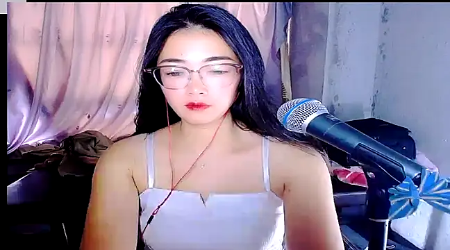 Snapshot of Floor_oo chatting on February 3, 4:46 am Floor oo online show from February 3, 4:46 am