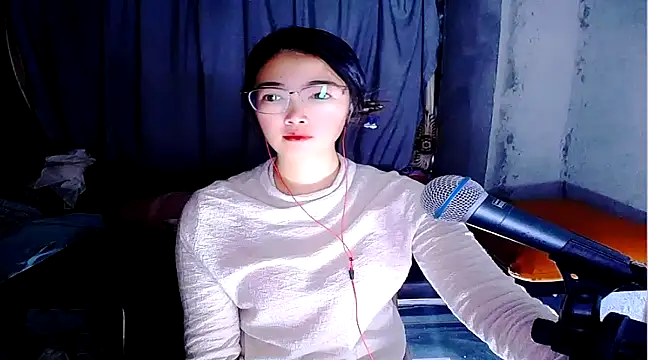 Snapshot of Floor_oo chatting on February 8, 3:10 pm Floor oo online show from February 8, 3:10 pm