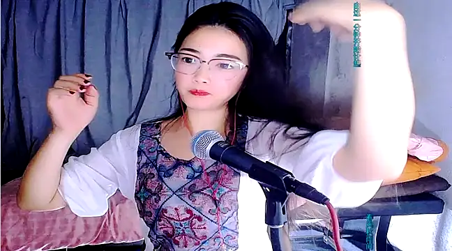 Snapshot of Floor_oo chatting on February 16, 1:16 pm Floor oo online show from February 16, 1:16 pm