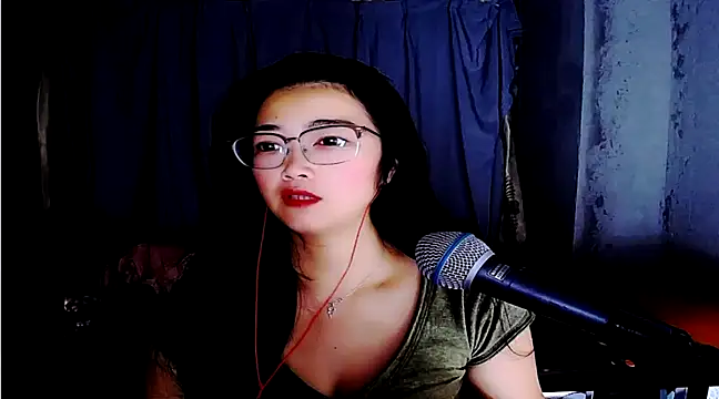 Snapshot of Floor_oo chatting on February 19, 3:05 pm Floor oo online show from February 19, 3:05 pm