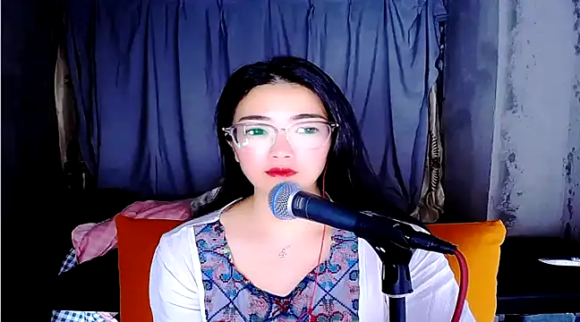 Snapshot of Floor_oo chatting on February 20, 12:15 pm Floor oo online show from February 20, 12:15 pm