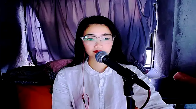 Snapshot of Floor_oo chatting on February 26, 9:32 am Floor oo online show from February 26, 9:32 am