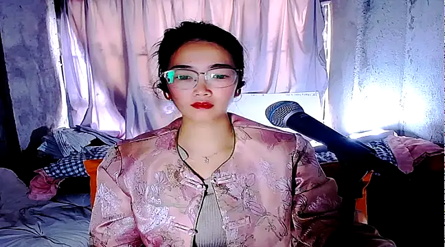 Snapshot of Floor_oo chatting on March 11, 7:26 am Floor oo online show from March 11, 7:26 am