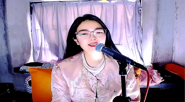 Snapshot of Floor_oo chatting on March 17, 5:45 am Floor oo online show from March 17, 5:45 am