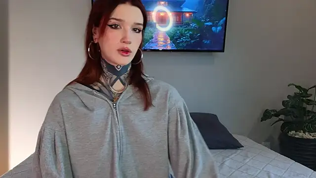 Snapshot of SophieInkk chatting on November 12, 5:52 am SophieInkk online show from November 12, 5:52 am