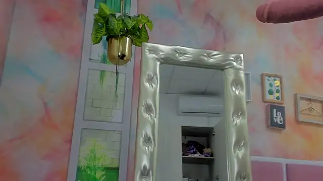 Snapshot of Idiris_big chatting on March 10, 1:43 pm Idiris big online show from March 10, 1:43 pm