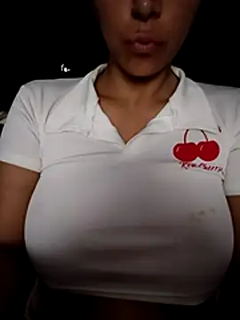 Snapshot of tiffani__love chatting on February 15, 6:54 am tiffani love online show from February 15, 6:54 am