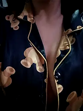 Snapshot of tiffani__love chatting on February 23, 11:18 am tiffani love online show from February 23, 11:18 am