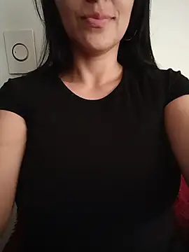 Snapshot of tiffani__love chatting on June 7, 5:49 pm tiffani love online show from June 7, 5:49 pm