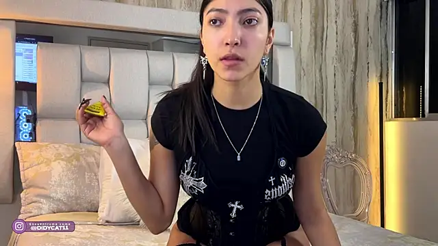 Snapshot of MarianaBranzz chatting on July 16, 2:17 am MarianaBranzz online show from July 16, 2:17 am