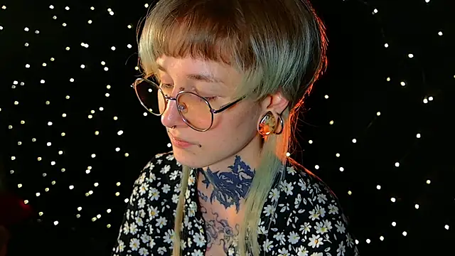 Snapshot of Littlespacemouse chatting on December 21, 2:37 pm Littlespacemouse online show from December 21, 2:37 pm