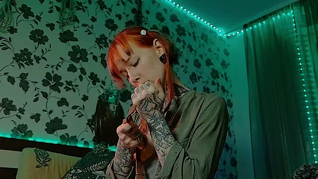 Snapshot of Littlespacemouse chatting on January 15, 6:19 pm Littlespacemouse online show from January 15, 6:19 pm